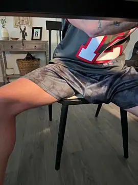 Beefkakey82 online show from November 17, 2025, 4:24 pm