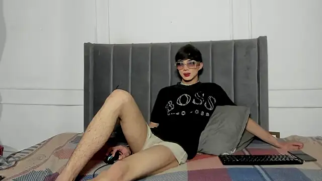 luxuryheaven 8 online show from March 15, 2026, 9:43 pm