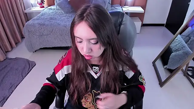 Scarlett  Cooper   online show from December 20, 2025, 12:56 pm