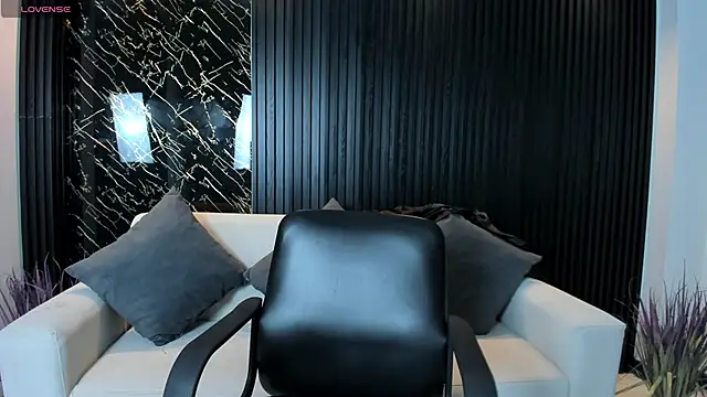 VenusCooper online show from November 10, 2025, 6:51 pm