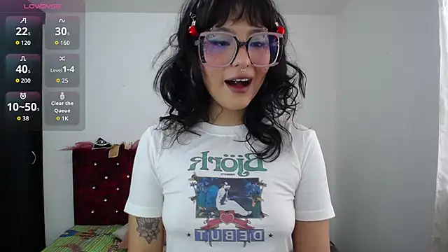 Lia Carter  online show from December 17, 2025, 9:32 pm