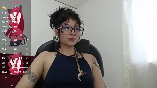 Lia Carter  online show from February 28, 2026, 10:33 pm