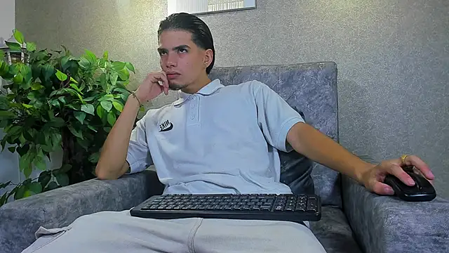 Snapshot of Axelwiliams chatting on November 17, 2025, 5:46 am Axelwiliams online show from November 17, 2025, 5:46 am