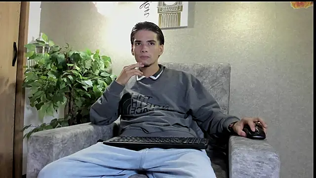 Snapshot of Axelwiliams chatting on December 3, 2025, 6:43 am Axelwiliams online show from December 3, 2025, 6:43 am