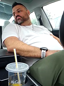 Roddog18 online show from November 18, 2025, 7:18 pm