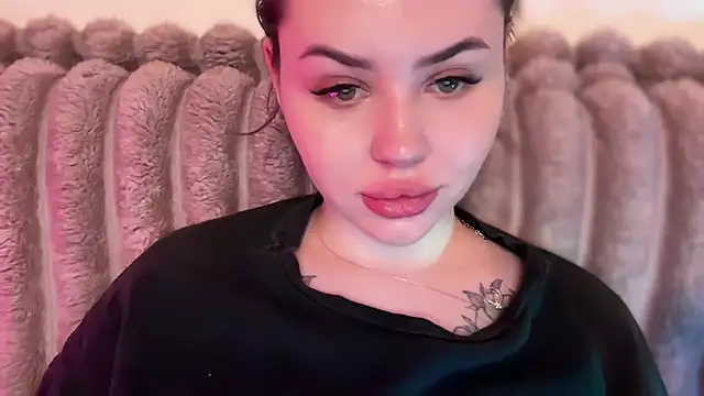 AlmaryKim online show from June 15, 2026, 5:37 pm
