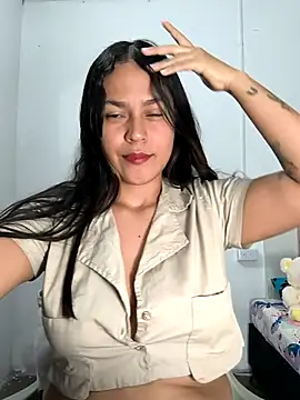 Snapshot of Nadia_hasbun chatting on October 28, 2025, 12:30 pm Nadia hasbun online show from October 28, 2025, 12:30 pm