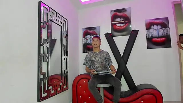 VERY HOT GUYS online show from November 8, 2025, 1:28 am