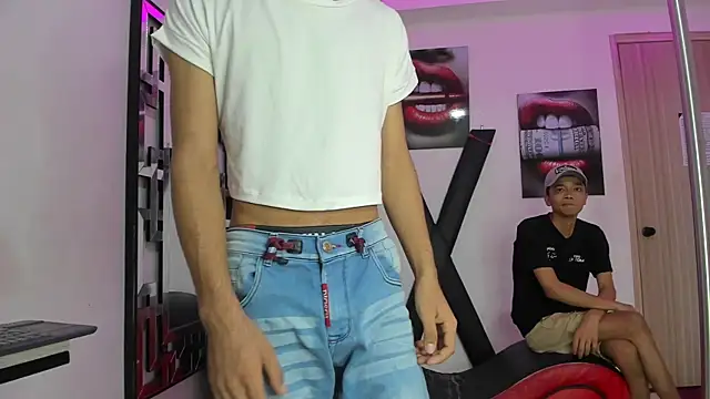 VERY HOT GUYS online show from November 28, 2025, 1:14 pm