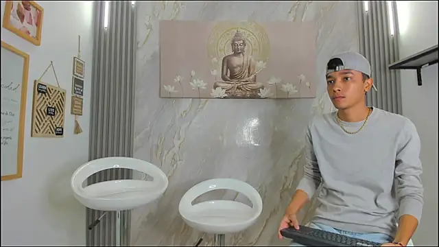 VERY HOT GUYS online show from January 8, 2026, 1:24 pm