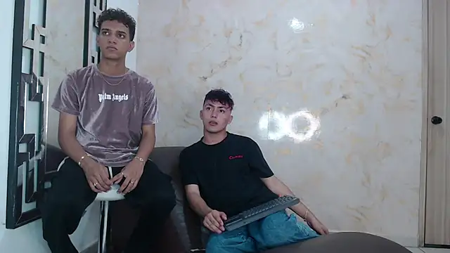 VERY HOT GUYS online show from August 6, 2026, 1:29 am
