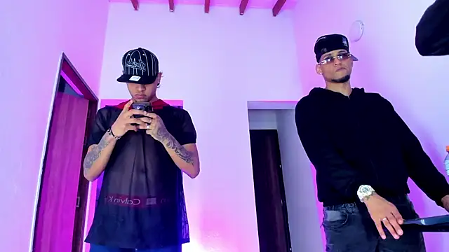 Snapshot of daddys_insanee chatting on October 15, 2025, 4:34 am daddys insanee online show from October 15, 2025, 4:34 am