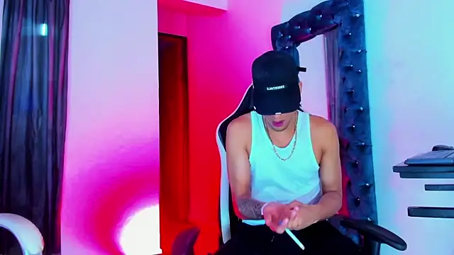 Snapshot of daddys_insanee chatting on November 8, 2025, 2:23 am daddys insanee online show from November 8, 2025, 2:23 am