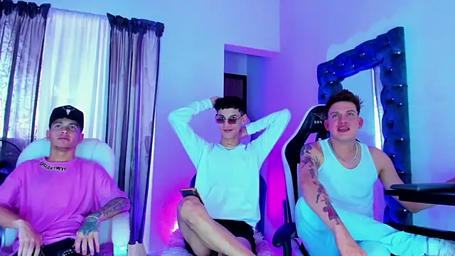 Snapshot of daddys_insanee chatting on November 8, 2025, 6:18 pm daddys insanee online show from November 8, 2025, 6:18 pm