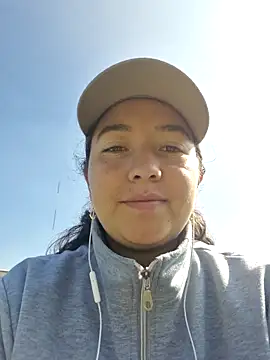 annyaparis online show from December 17, 2025, 2:12 pm