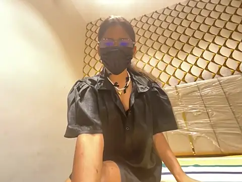 dubyzubygirl online show from October 17, 2025, 7:05 pm