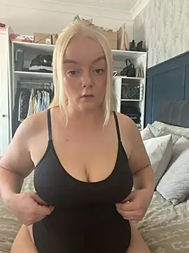 Snapshot of lusciouslylou chatting on June 26, 2026, 8:52 am lusciouslylou online show from June 26, 2026, 8:52 am
