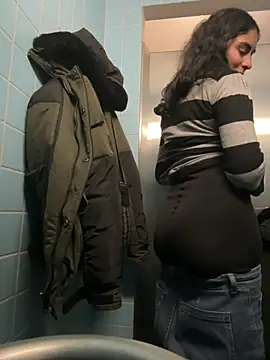 latingangsex online show from February 19, 2026, 6:15 pm