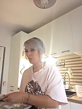 KirraWhite online show from October 30, 2025, 4:41 pm