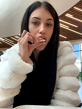 ilariea girl online show from October 1, 2025, 2:01 pm