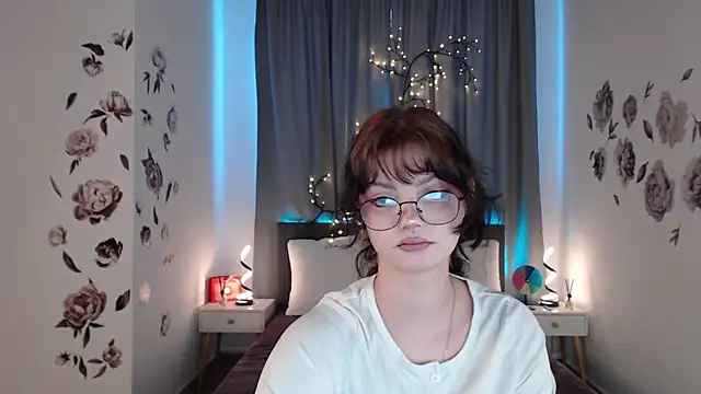 Snapshot of MileyRood chatting on November 15, 2025, 1:14 am MileyRood online show from November 15, 2025, 1:14 am