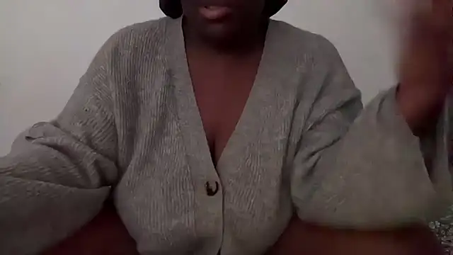 nanaisbackk online show from October 8, 2025, 3:48 am