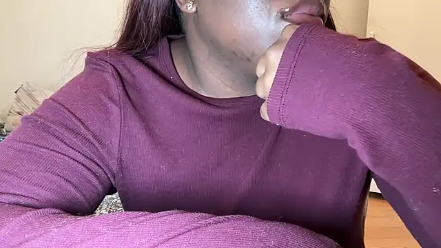 nanaisbackk online show from February 10, 2026, 11:03 am