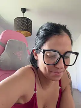 LaPetiteKim online show from March 10, 2026, 1:05 pm