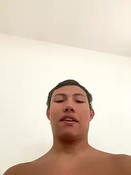 Snapshot of Davomg chatting on November 18, 2025, 6:12 pm Davomg online show from November 18, 2025, 6:12 pm