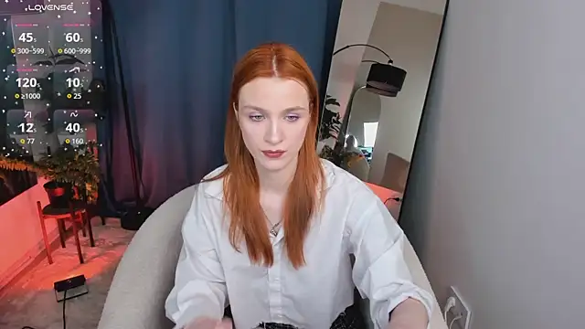 Snapshot of PollyMayer chatting on May 8, 2026, 8:58 pm PollyMayer online show from May 8, 2026, 8:58 pm