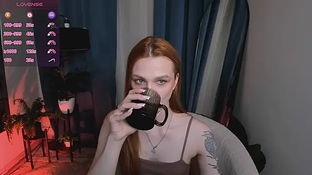 Snapshot of PollyMayer chatting on May 21, 2026, 8:49 pm PollyMayer online show from May 21, 2026, 8:49 pm