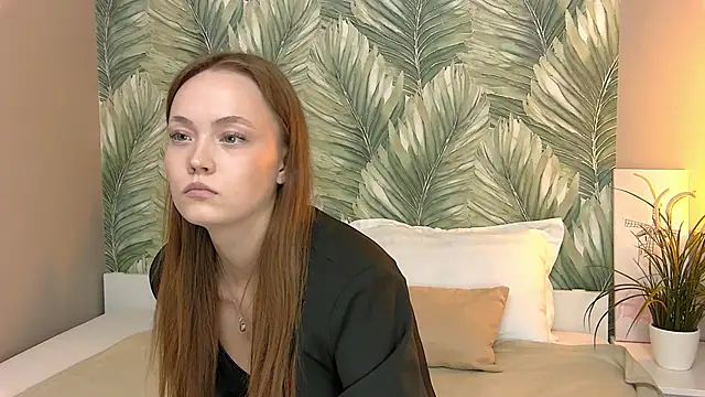 Snapshot of EmmaCamm chatting on October 1, 2025, 3:51 pm EmmaCamm online show from October 1, 2025, 3:51 pm