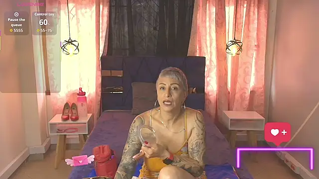 Snapshot of Charlotte__Gray chatting on November 24, 2025, 12:38 pm Charlotte Gray online show from November 24, 2025, 12:38 pm