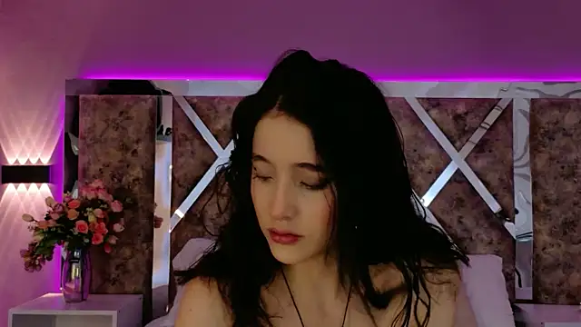 MeganR  online show from November 8, 2025, 11:10 am