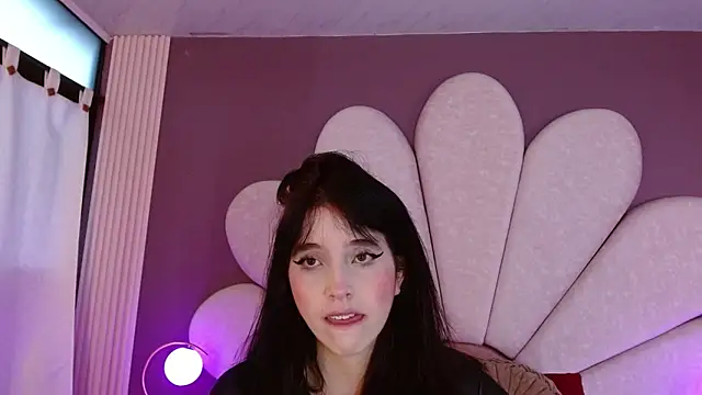 MeganR  online show from May 4, 2026, 11:17 am
