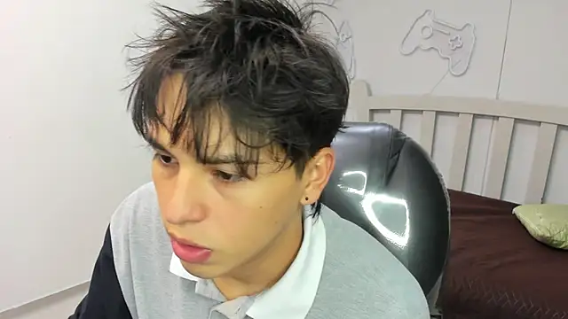 Snapshot of StiwenTwink chatting on October 1, 2025, 2:56 pm StiwenTwink online show from October 1, 2025, 2:56 pm