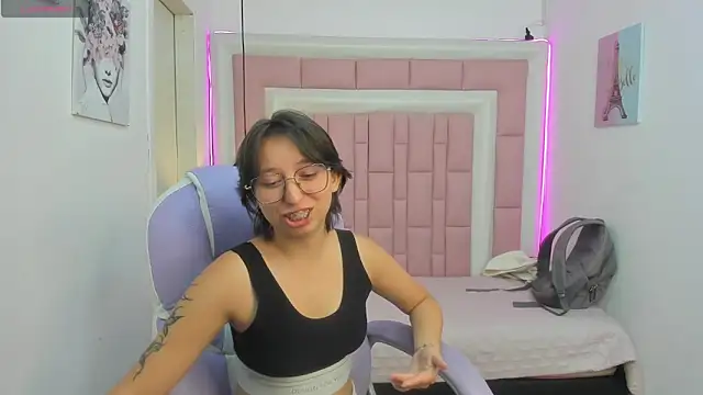 Snapshot of Klaret_Toy chatting on May 15, 2026, 7:21 pm Klaret Toy online show from May 15, 2026, 7:21 pm
