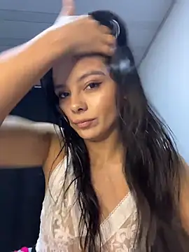 Snapshot of SaraMistick chatting on November 20, 2025, 10:37 am SaraMistick online show from November 20, 2025, 10:37 am