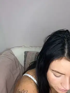 LolaReaX online show from December 23, 2025, 8:23 am