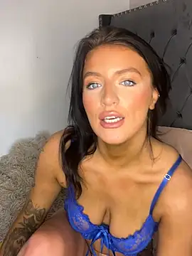 LolaReaX online show from April 4, 2026, 1:52 pm