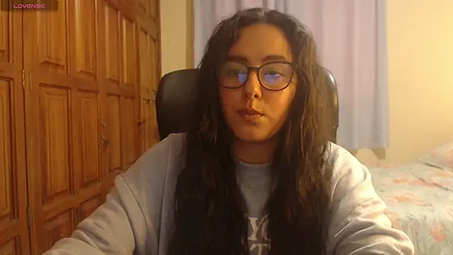 Venus cat  online show from December 18, 2025, 10:49 pm