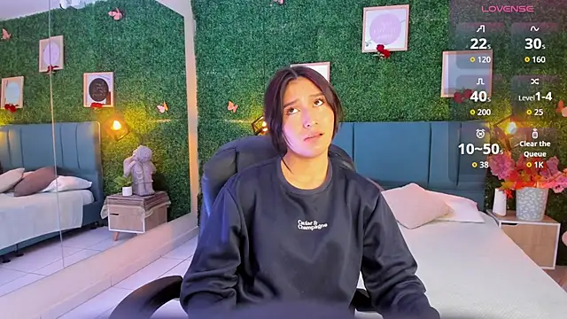 Snapshot of Rubyvixxen_ chatting on October 21, 2025, 3:51 am Rubyvixxen online show from October 21, 2025, 3:51 am