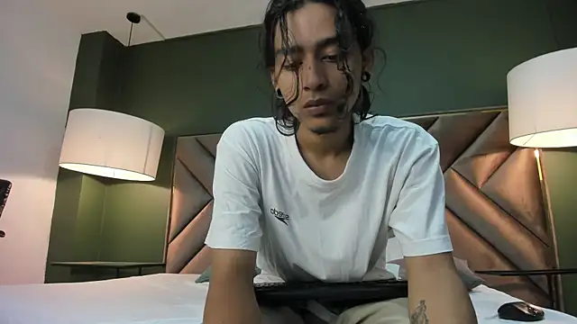 Snapshot of Dickie_Dicking chatting on November 6, 2025, 8:32 pm Dickie Dicking online show from November 6, 2025, 8:32 pm