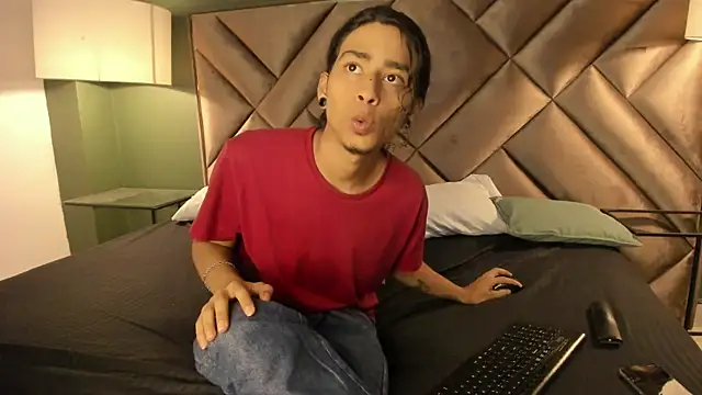 Snapshot of Dickie_Dicking chatting on November 7, 2025, 10:43 pm Dickie Dicking online show from November 7, 2025, 10:43 pm