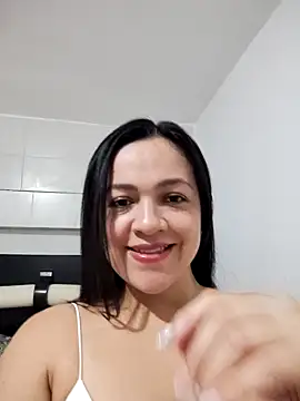Snapshot of LindaSalo33 chatting on October 2, 2025, 2:40 am LindaSalo33 online show from October 2, 2025, 2:40 am
