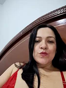 Snapshot of LindaSalo33 chatting on November 15, 2025, 4:10 am LindaSalo33 online show from November 15, 2025, 4:10 am