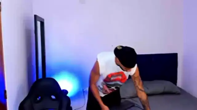 Snapshot of theo_sky1 chatting on November 10, 2025, 2:38 pm theo sky1 online show from November 10, 2025, 2:38 pm