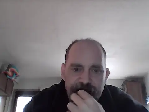 Snapshot of crazyheratic8 chatting on April 3, 2026, 4:38 pm crazyheratic8 online show from April 3, 2026, 4:38 pm