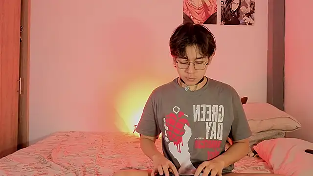 Snapshot of Darcy_and_Stolas chatting on November 6, 2025, 6:25 am Darcy and Stolas online show from November 6, 2025, 6:25 am