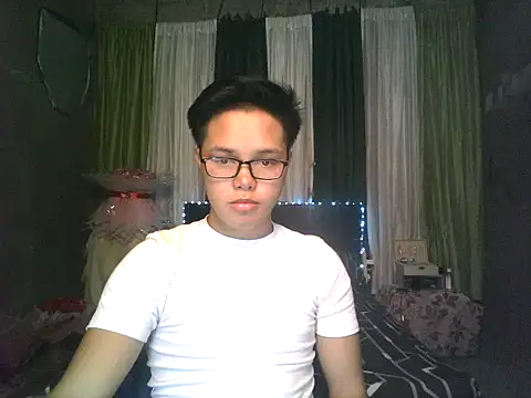 hot babyboy26 online show from March 18, 2026, 12:08 pm